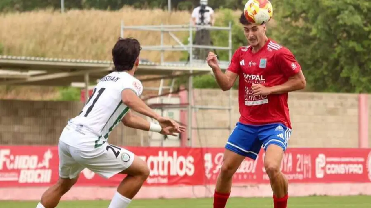 Imagen del duelo entre SD Tarazona y Juventud Torremolinos. Fotograf&iacute;a: SDT.