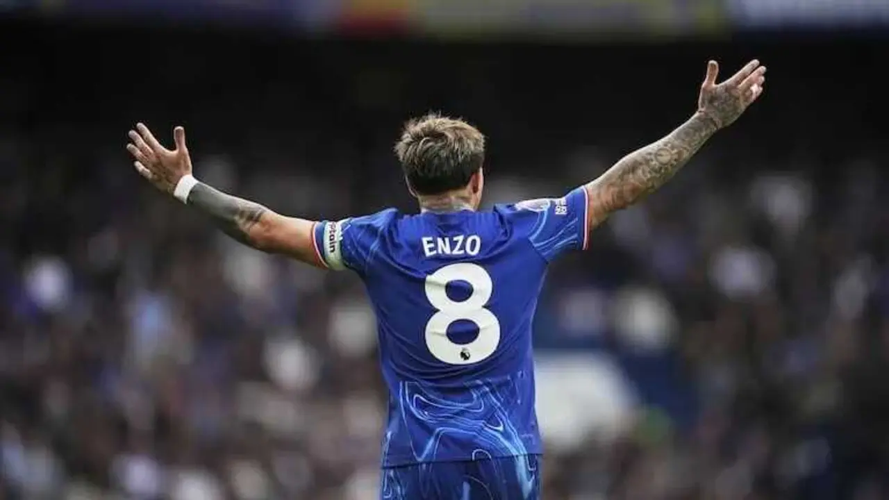 Enzo Fern&aacute;ndez / 'X'