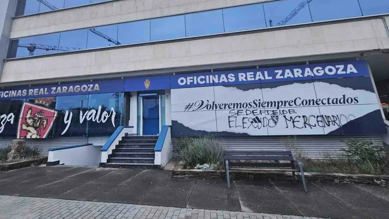 Oficinas del Real Zaragoza con pintadas