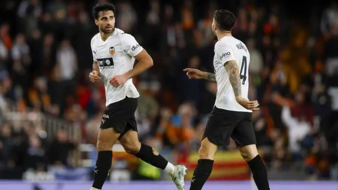 Eray Comert con el Valencia / LaLiga