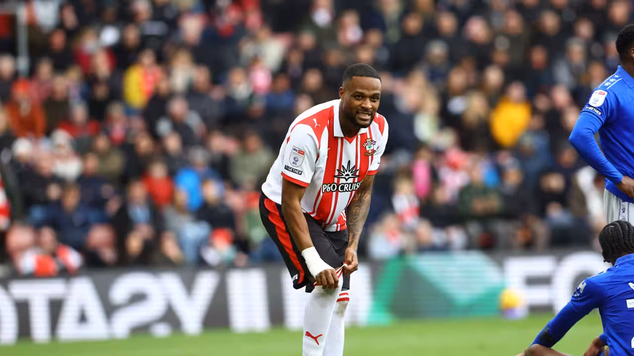 Cyle Larin durante un partido / Southampton