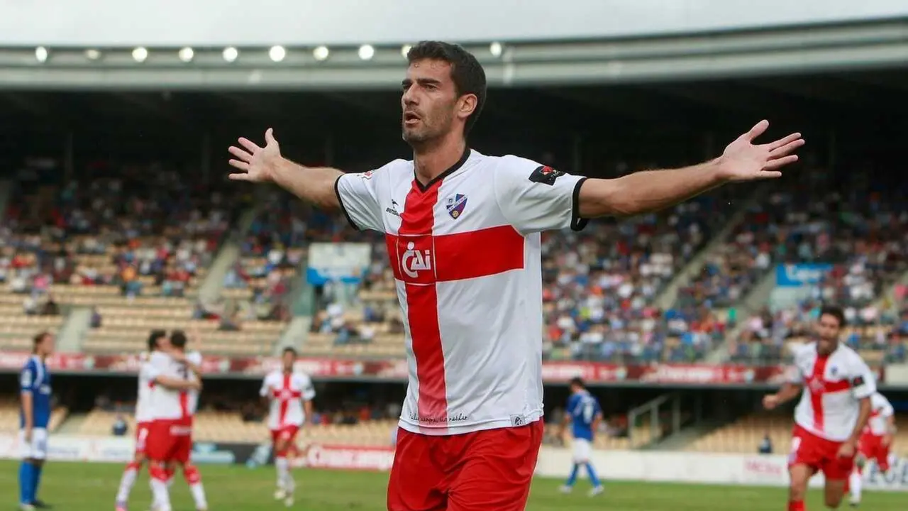 Roberto celebrando un gol