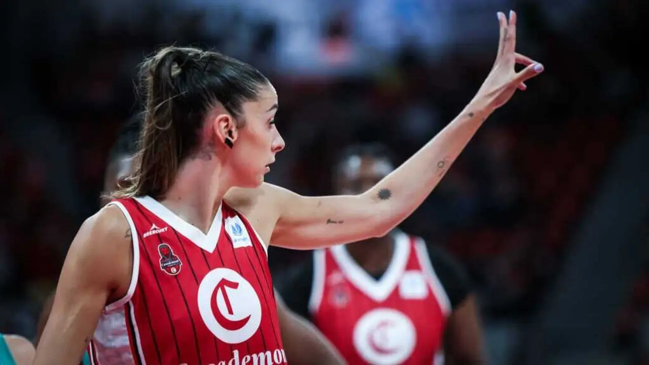 Mariona Ortiz durante un duelo con el Casademont. Fotograf&iacute;a: Esther Casas / Casademont Zaragoza.