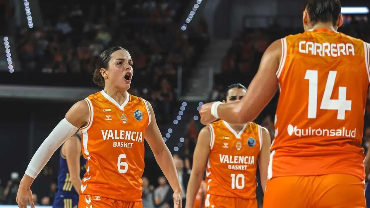 El Valencia Basket celebrando una canasta. Fotograf&iacute;a: Valencia Basket.