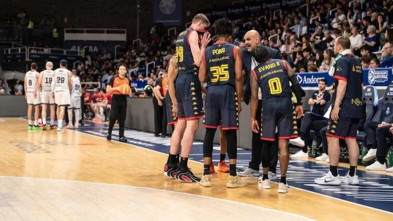 El MoraBanc Andorra durante un tiempo muerto. Fotograf&iacute;a: MoraBanc Andorra.