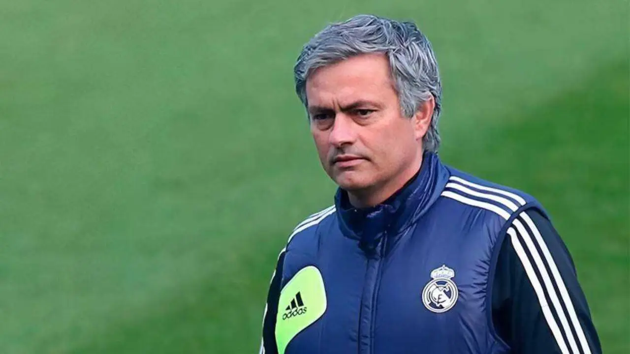 Jos&eacute; Mourinho durante un entrenamiento con el Real Madrid