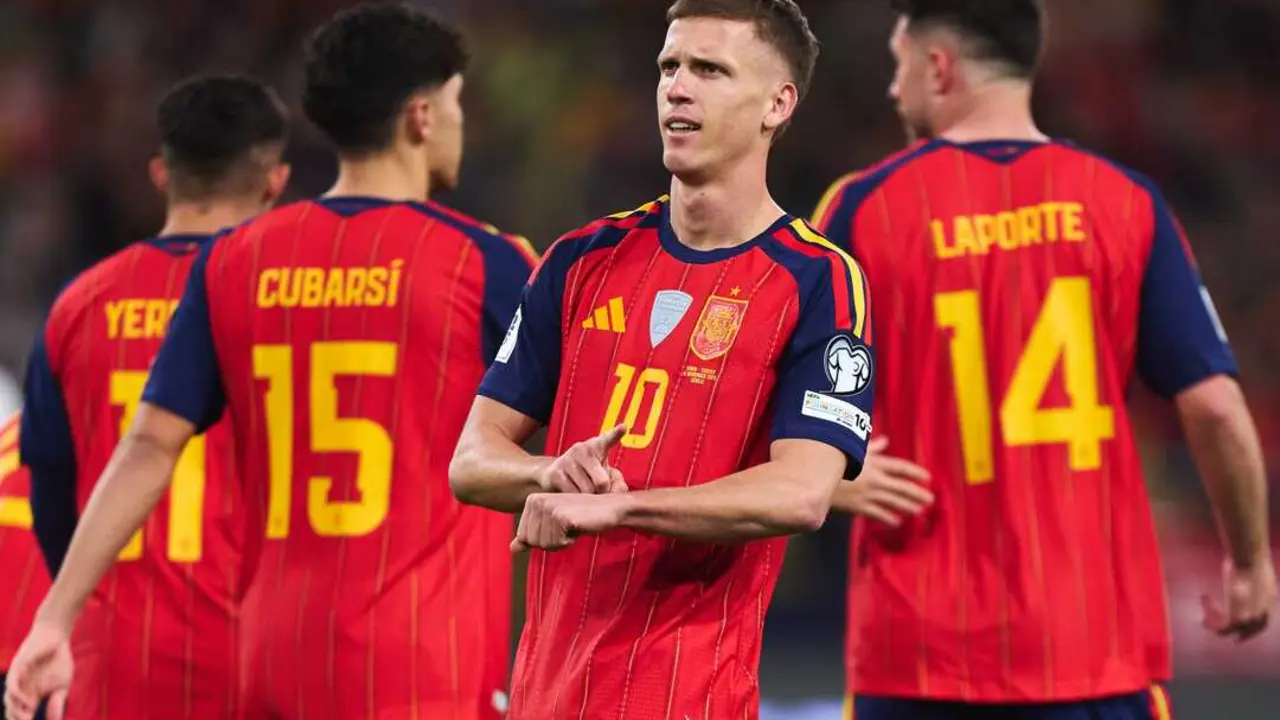 Dani Olmo con la Selecci&oacute;n Espa&ntilde;ola