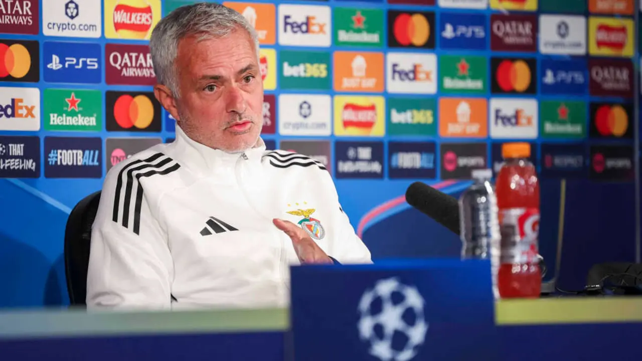 Jos&eacute; Mourinho en rueda de prensa / Benfica