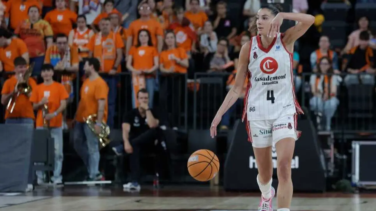 Mariona Ortiz, durante el duelo ante Valencia. Fotograf&iacute;a: Valencia Basket.