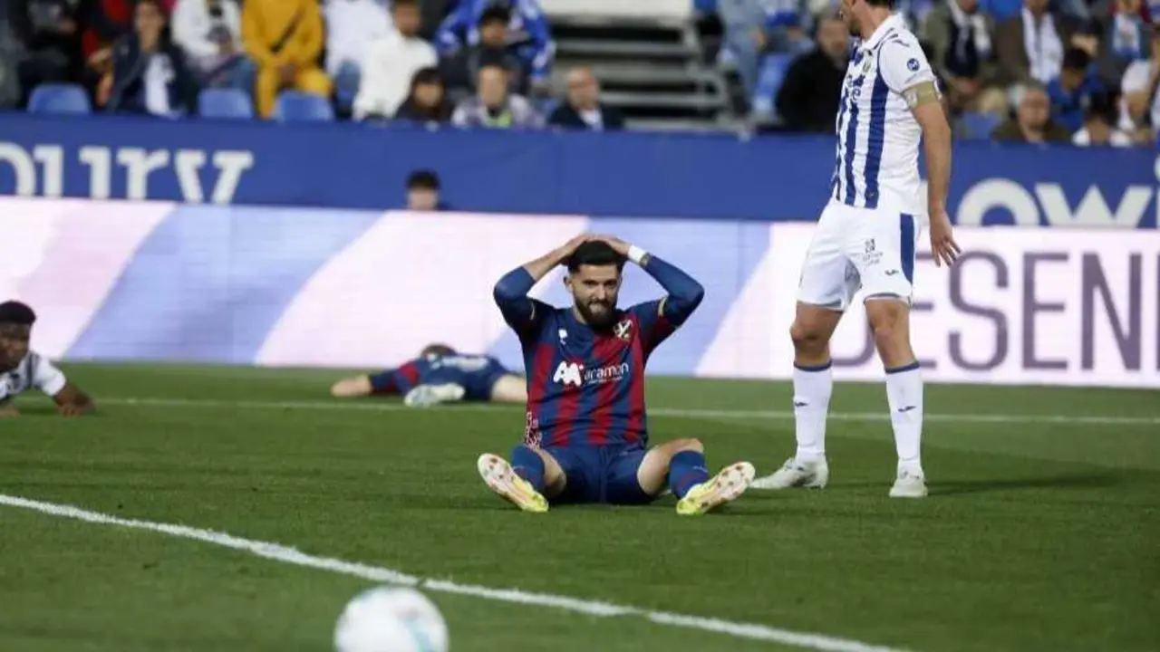 La SD Huesca sigue a tres de la salvaci&oacute;n / LaLiga