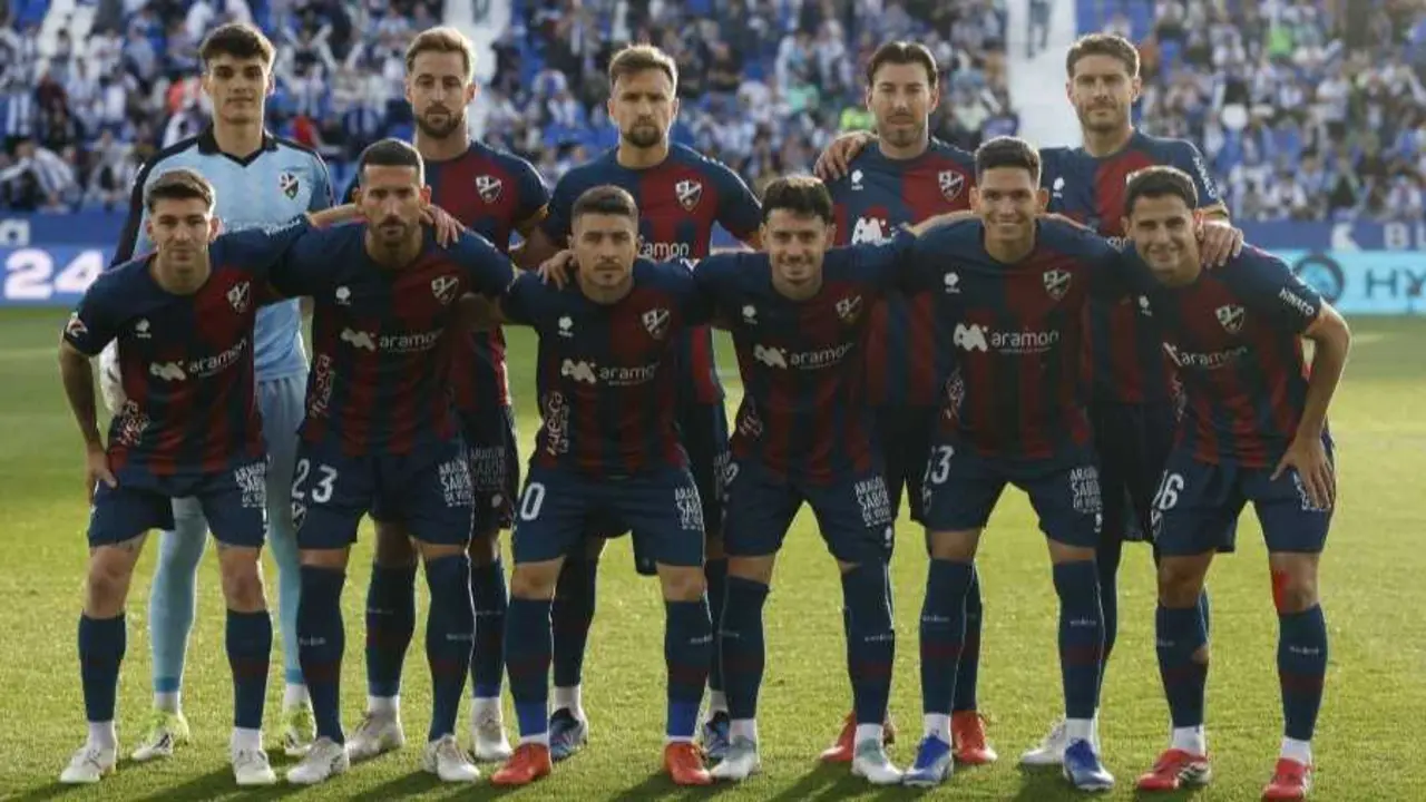 El Huesca sali&oacute; con cinco defensas en Butarque / LaLiga