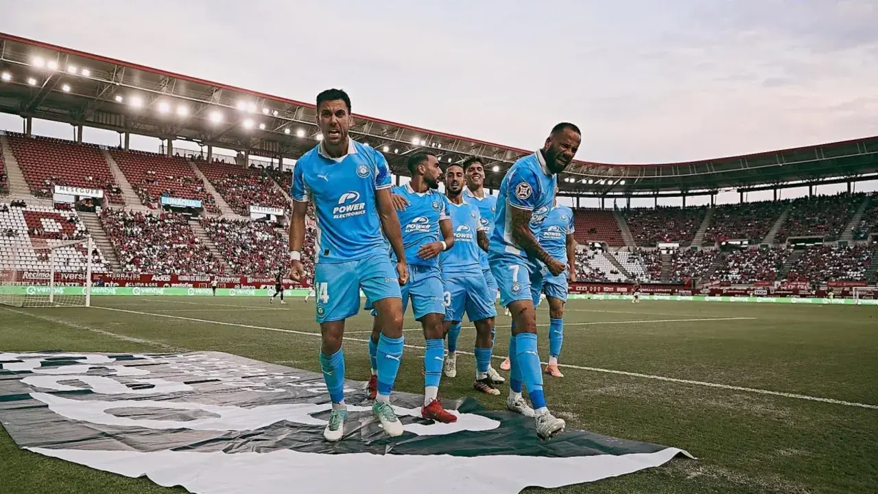 Jugadores del Ibiza celebran un gol ante el Real Murcia