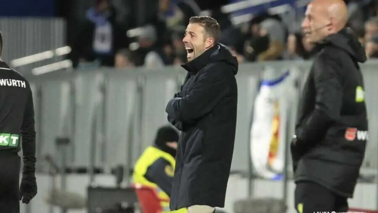 Luis Garc&iacute;a durante el Real Zaragoza - Las Palmas de la ida / LaLiga