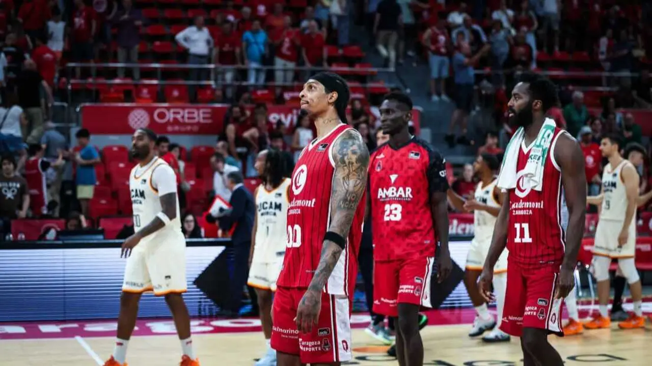 Devin Robinson, tras el duelo ante el UCAM Murcia, con rostro serio. Fotograf&iacute;a: Esther Casas / Casademont Zaragoza.