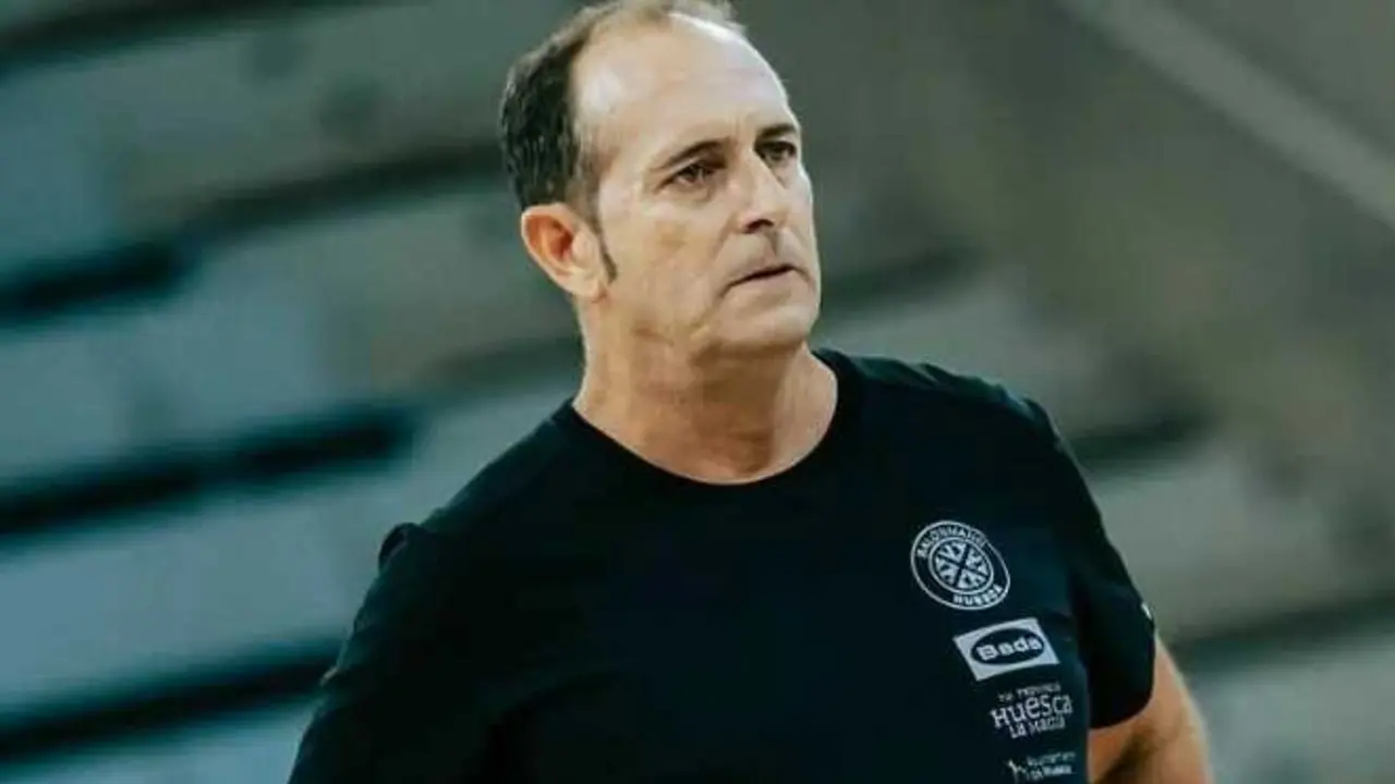 Nolasco seguir&aacute; en el club oscense, pese al descenso / Bada Huesca