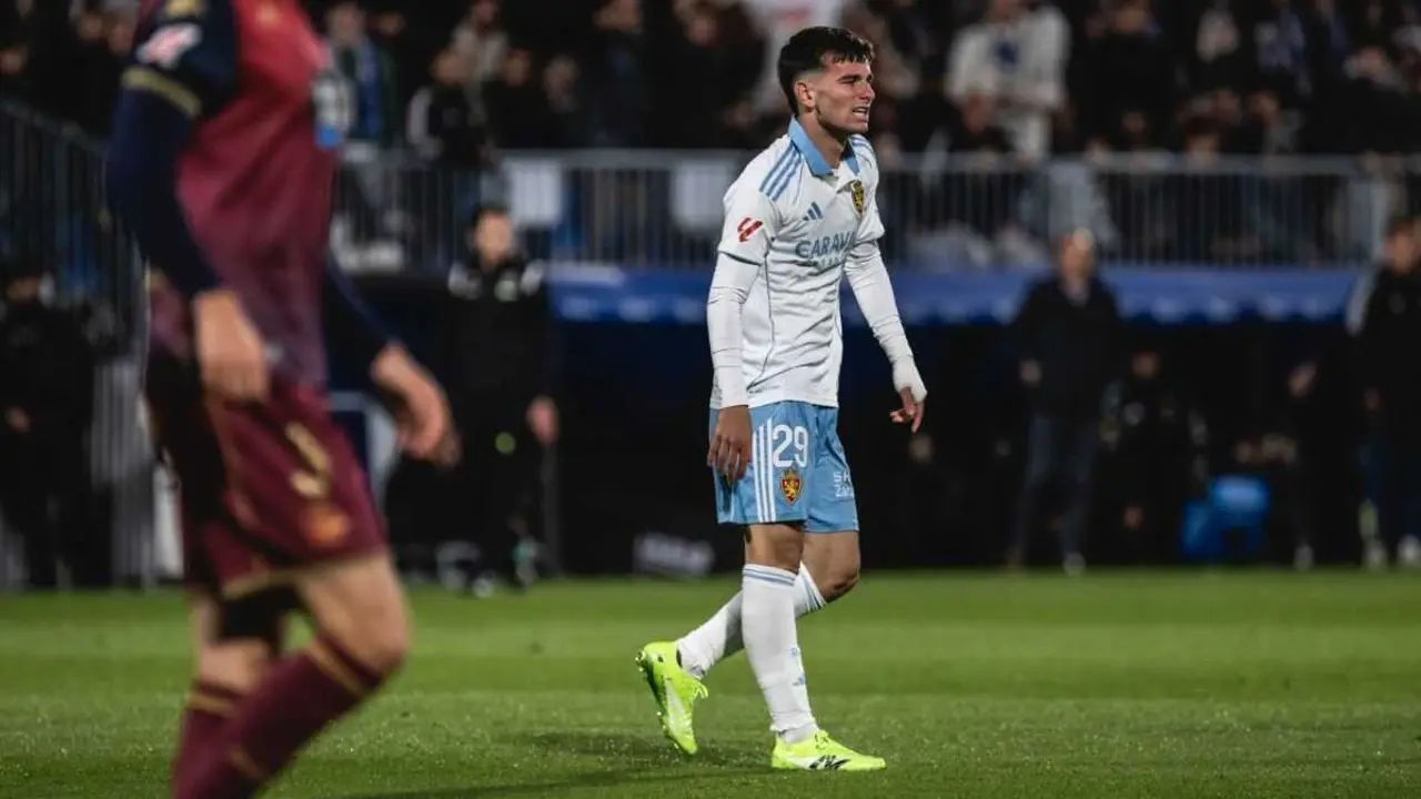 Pau Sans con el Real Zaragoza / Marcos Cebri&aacute;n