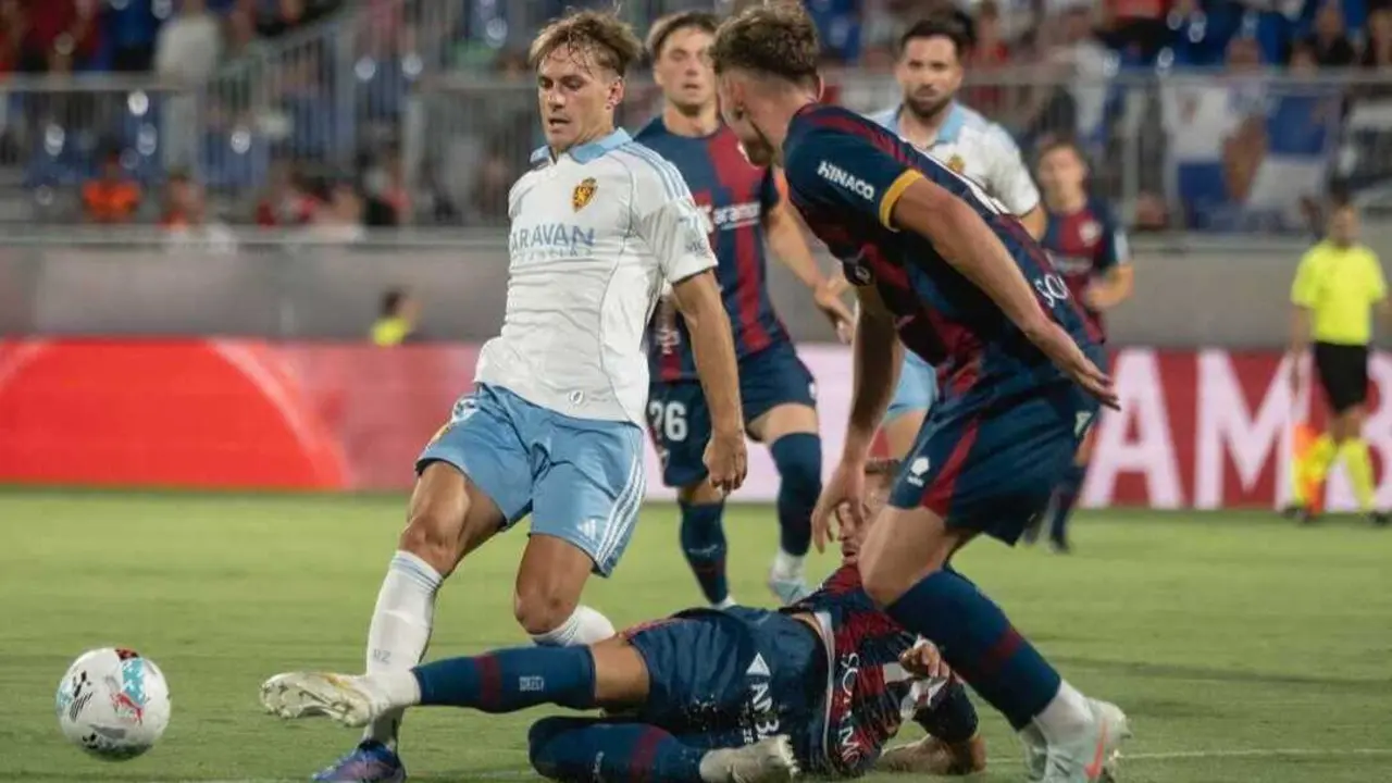 Imagen del primer derbi de la temporada entre Real Zaragoza y SD Huesca / Marcos Cebri&aacute;n