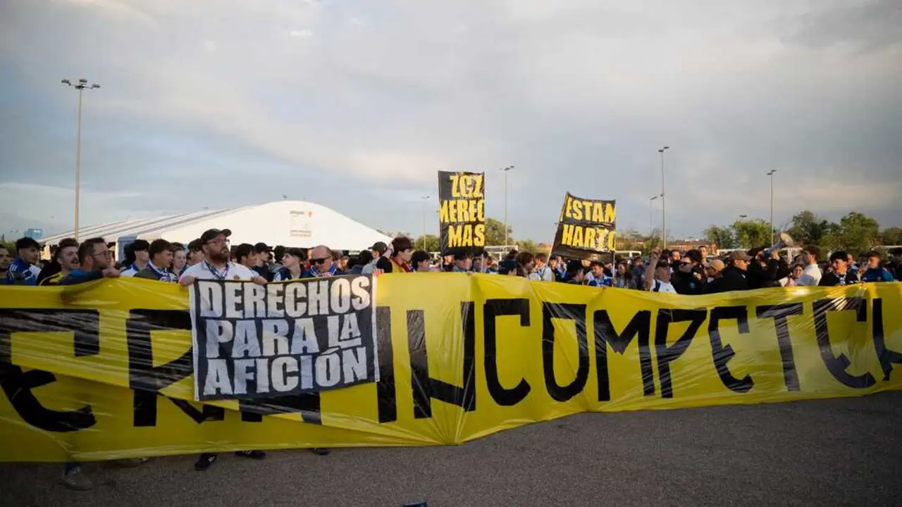 Protestas de la afici&oacute;n del Real Zaragoza / Marcos Cebri&aacute;n