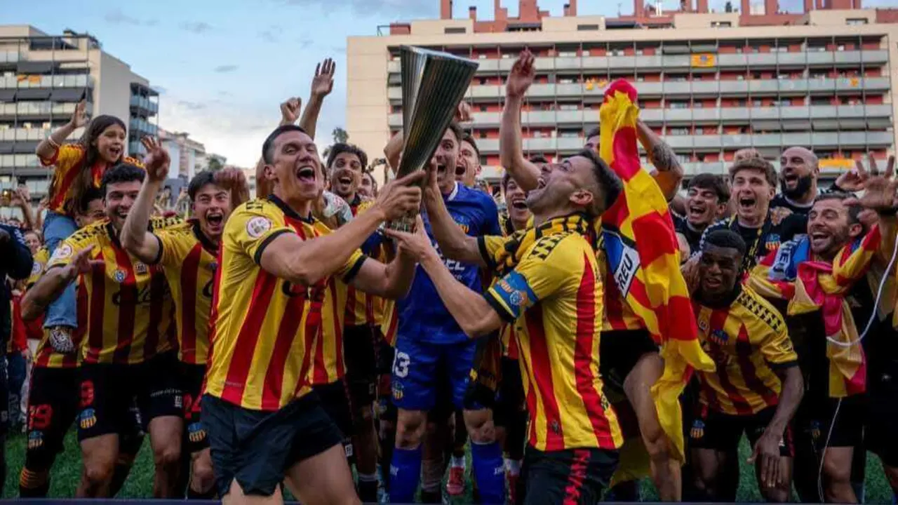 Sant Andreu celebrando su ascenso a Primera RFEF
