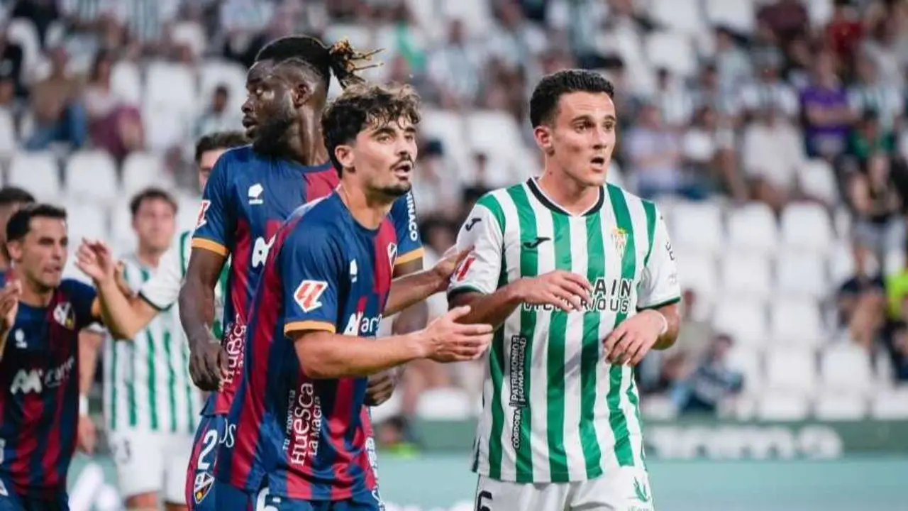 El Huesca se despidi&oacute; de la categor&iacute;a en C&oacute;rdoba . | Foto: LaLiga