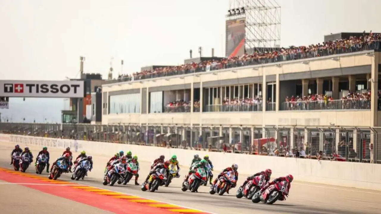 Imagen de la salida de WorldSBK en MotorLand Arag&oacute;n. Foto: MotorLand.
