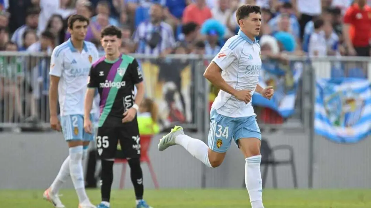 Lucas Terrer durante el Real Zaragoza - M&aacute;laga / Marcos Cebri&aacute;n