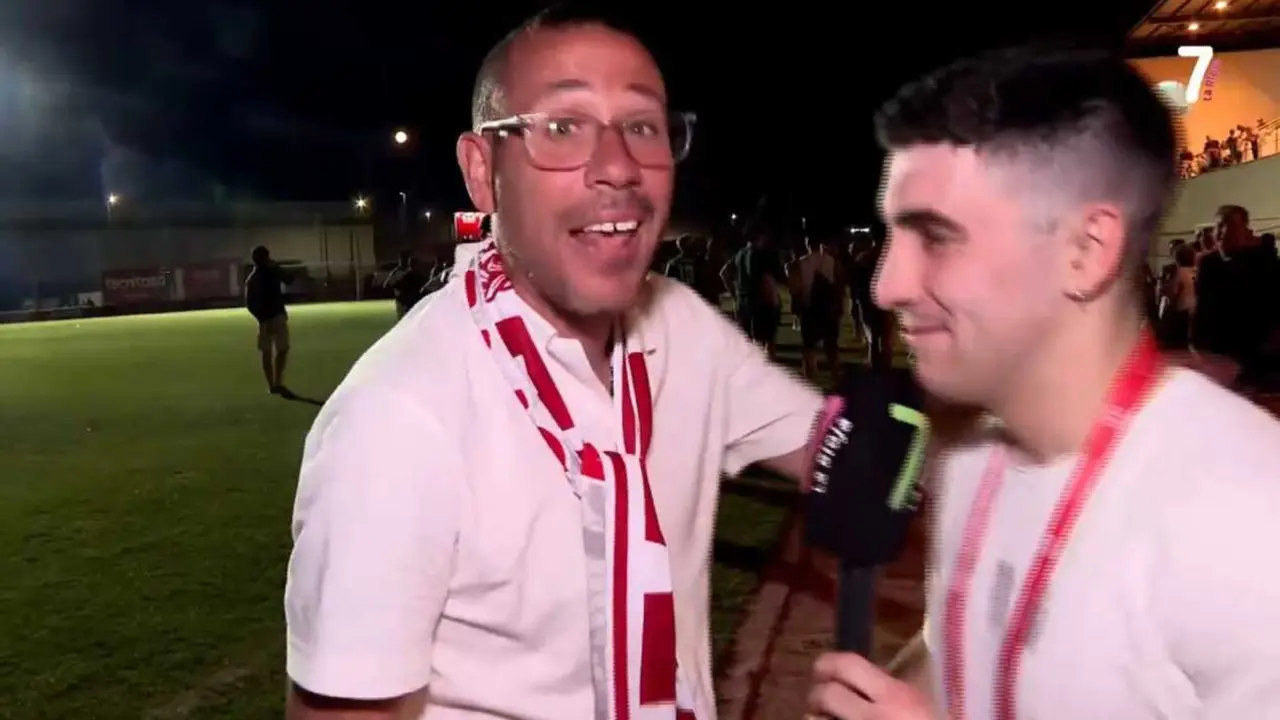 Quique Garc&iacute;a celebrando el ascenso de la UD Logro&ntilde;&eacute;s este pasado fin de semana