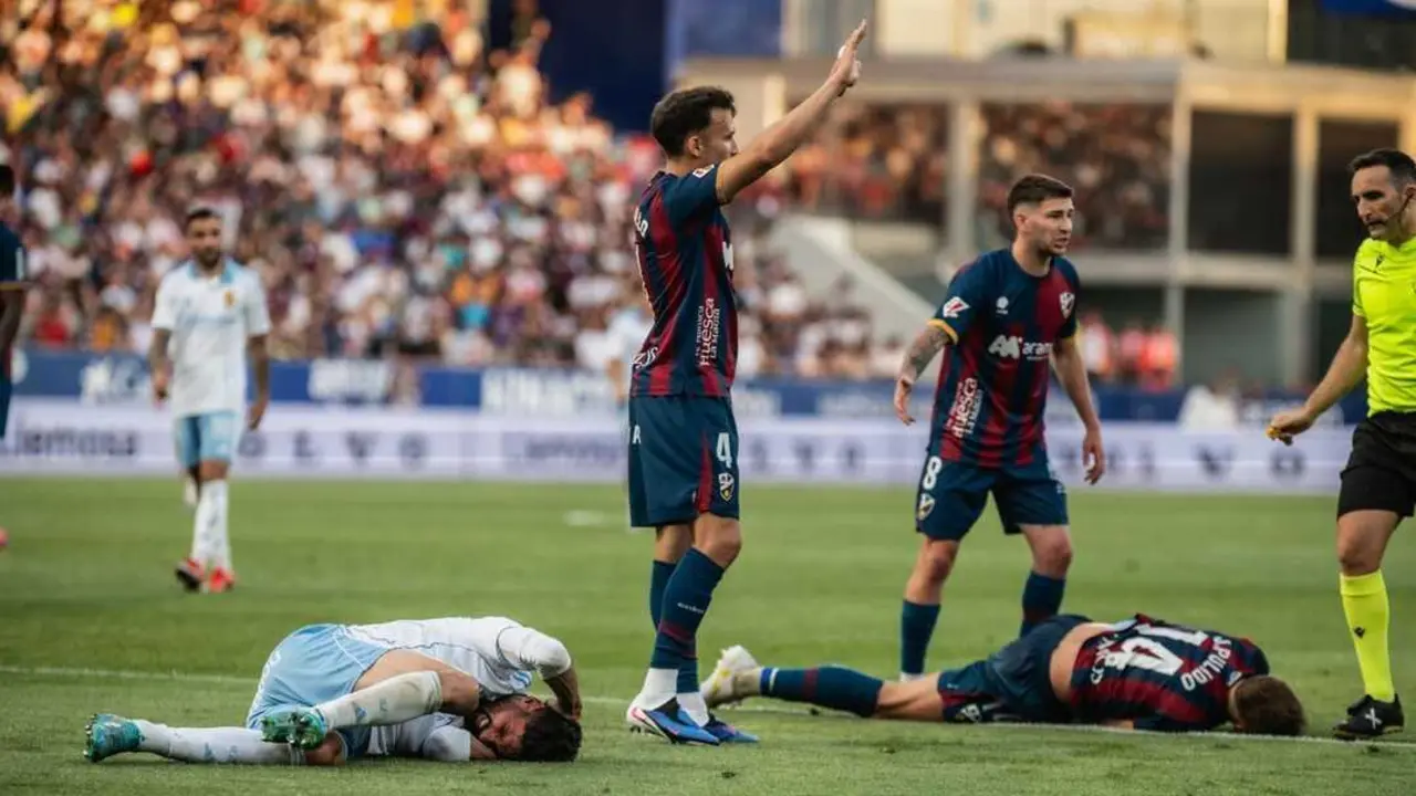 Imagen del &uacute;ltimo derbi aragon&eacute;s entre SD Huesca y Real Zaragoza / Marcos Cebri&aacute;n