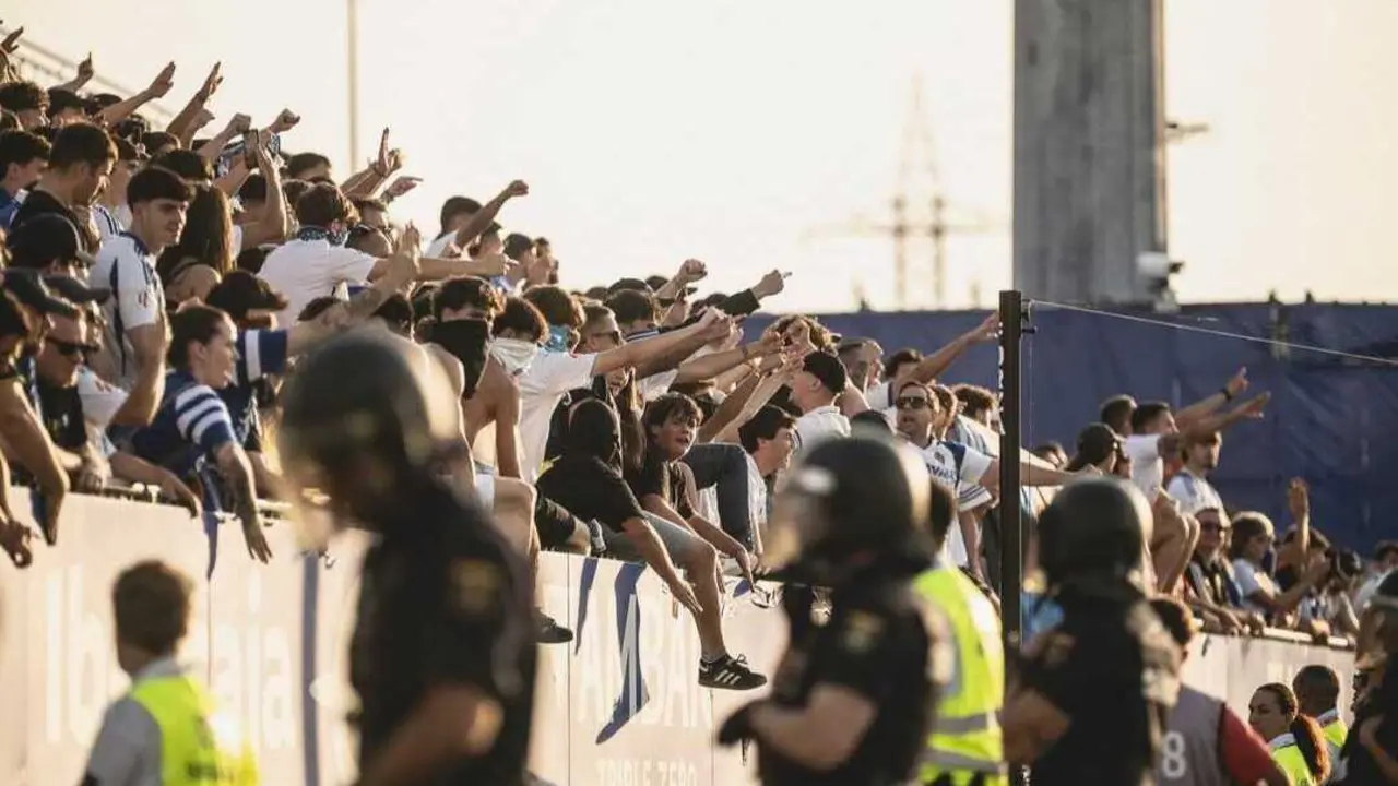 Afici&oacute;n del Real Zaragoza en el Ibercaja Estadio / Marcos Cebri&aacute;n
