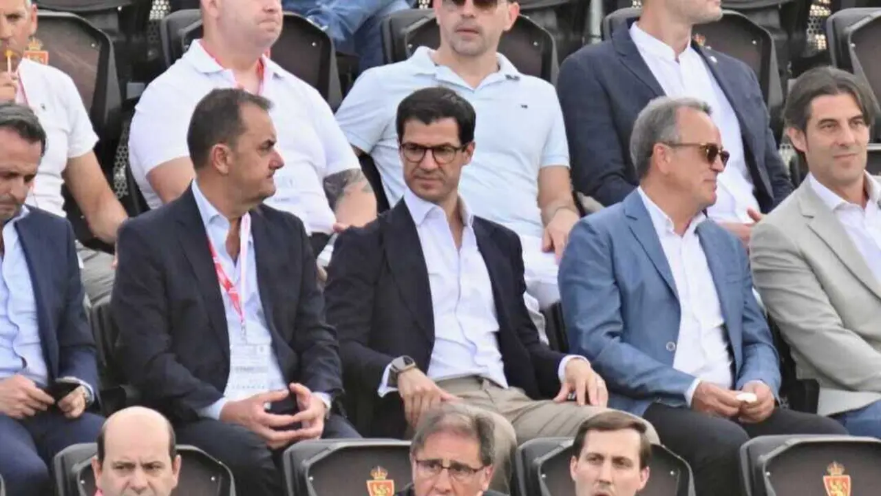 Fernando L&oacute;pez en el palco de autoridades del Real Zaragoza / Marcos Cebri&aacute;n