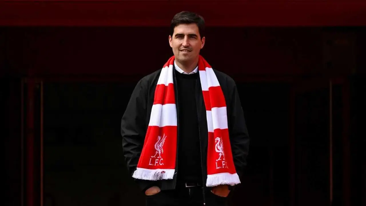 Andoni Iraola en su presentaci&oacute;n con el Liverpool