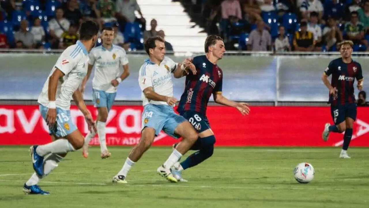 Francho Serrano y Manu Rico en un Real Zaragoza - SD Huesca / Marcos Cebri&aacute;n