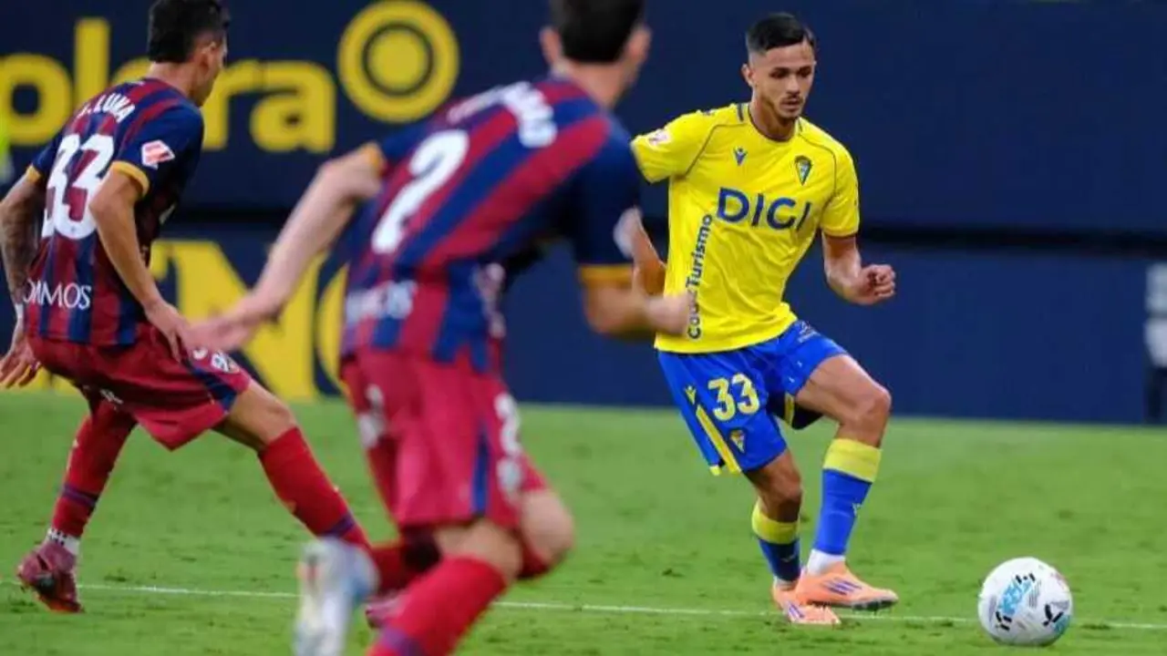 Ra&uacute;l Pereira en el C&aacute;diz - SD Huesca / LaLiga