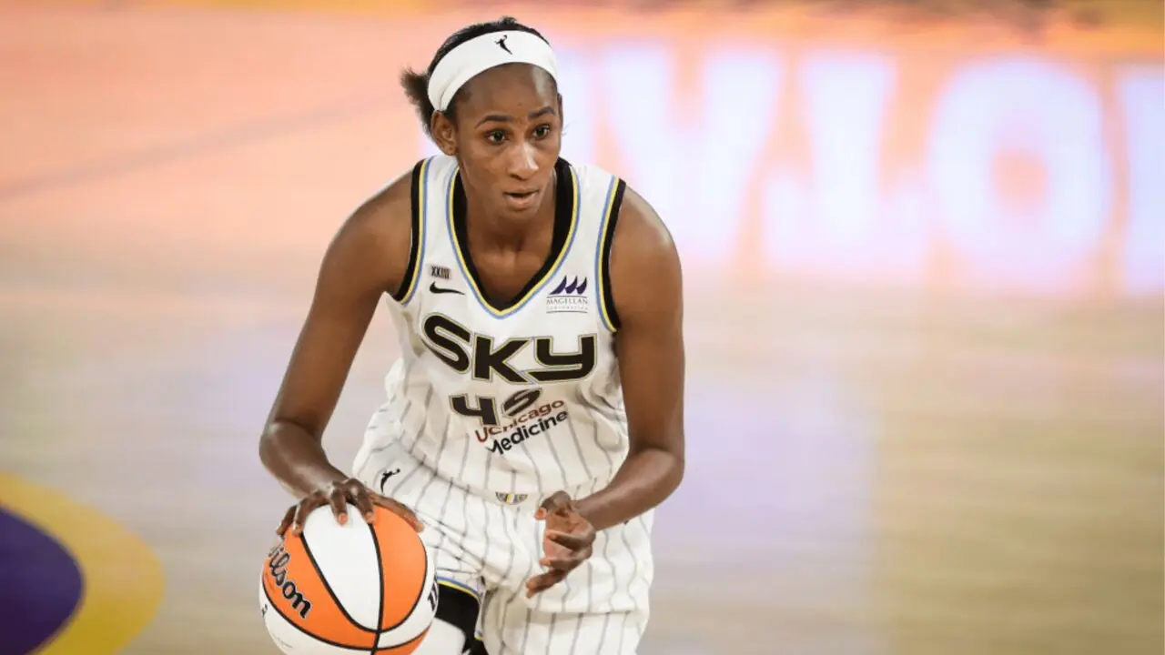 Astou Ndour, durante un duelo con las Chicago Sky de la WNBA. Fotograf&iacute;a: Chicago Sky.