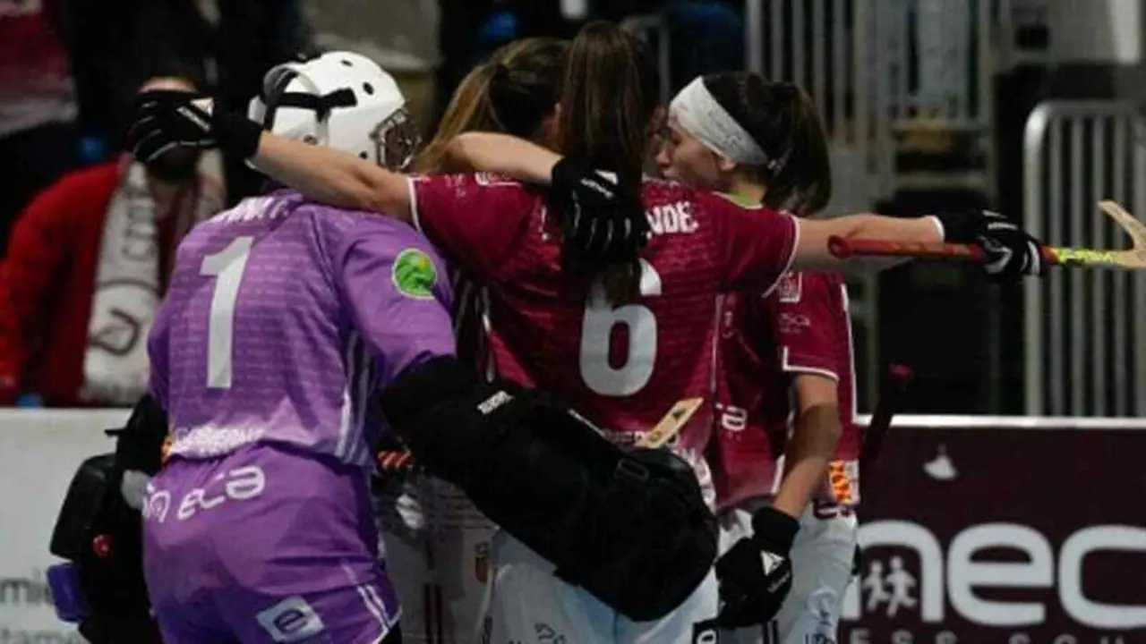 Jugadoras del Esneca Fraga celebran un gol esta temporada. Foto: Instagram