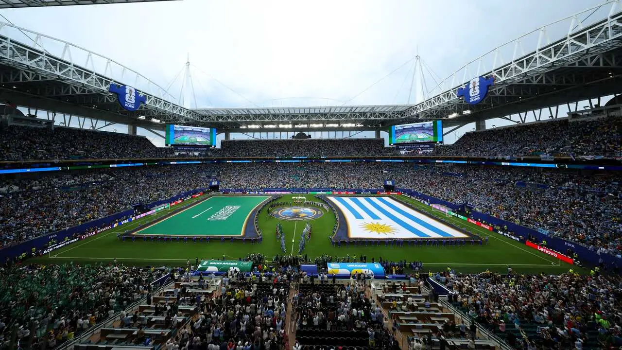 Banderas de Uruguay y Arabia Saud&iacute; / FIFA
