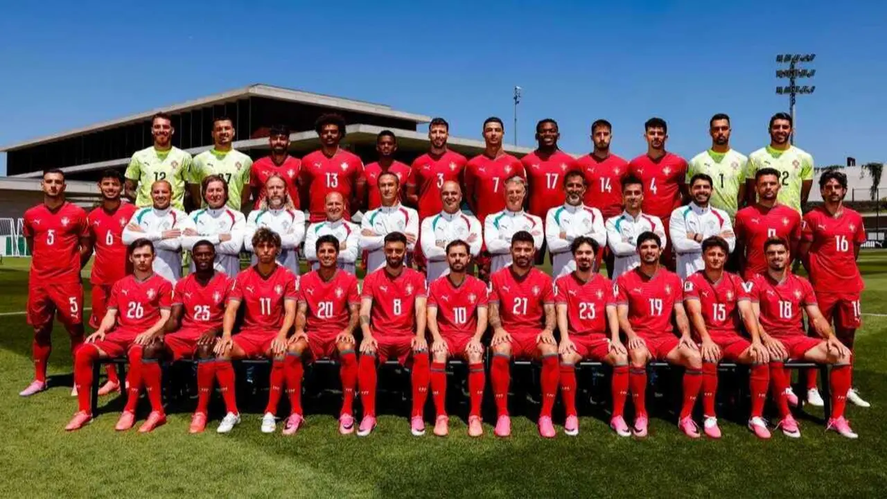 Jes&uacute;s Seba, el cuarto miembro del cuerpo t&eacute;cnico de Portugal comenzando a contar por la izquierda / Portugal