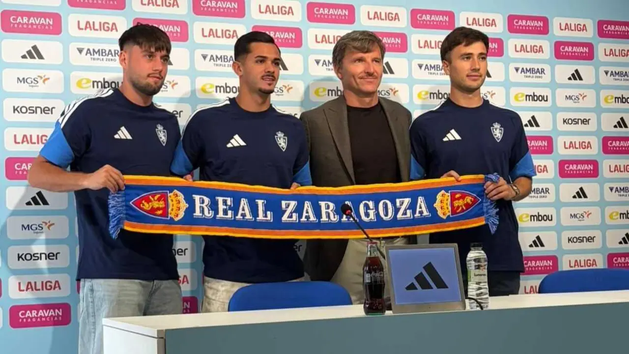 Jaume Jard&iacute;, Ra&uacute;l Pereira y Anartz Pe&ntilde;a junto a Lalo Arantegui