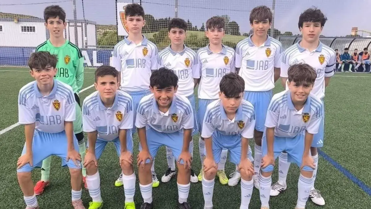 Asier Mar&iacute;n, el segundo contando desde la derecha en la fila de arriba / Real Zaragoza
