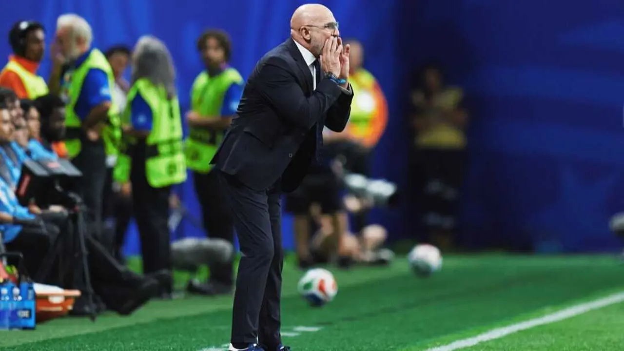 Luis de la Fuente durante un partido de Espa&ntilde;a / RFEF