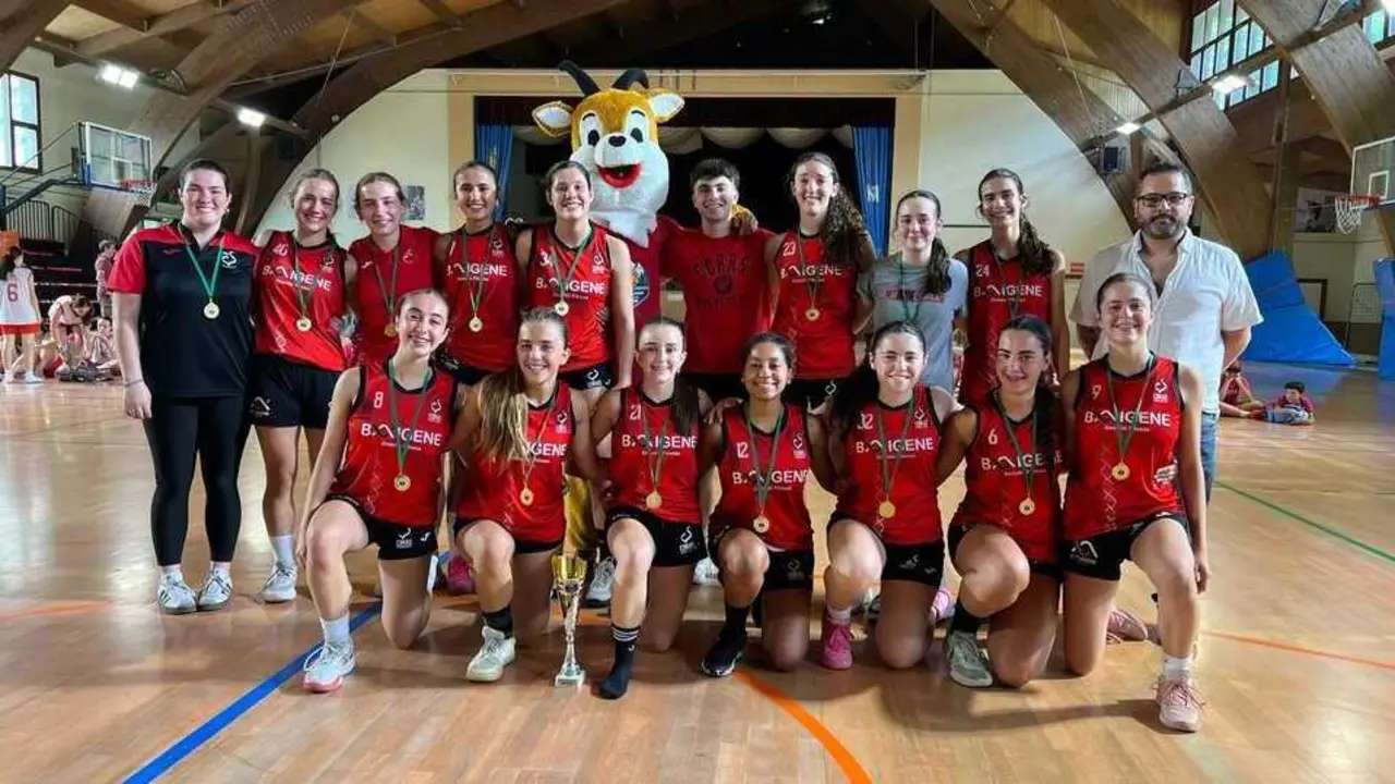 El Corazonistas fue el campe&oacute;n en Cadete femenino. Fotograf&iacute;a: Basket Alta Ribagorza.