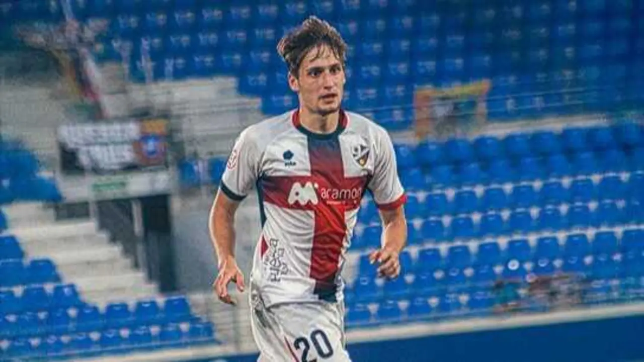 Marc Aznar formar&aacute; parte de la defensa azulgrana / SD Huesca