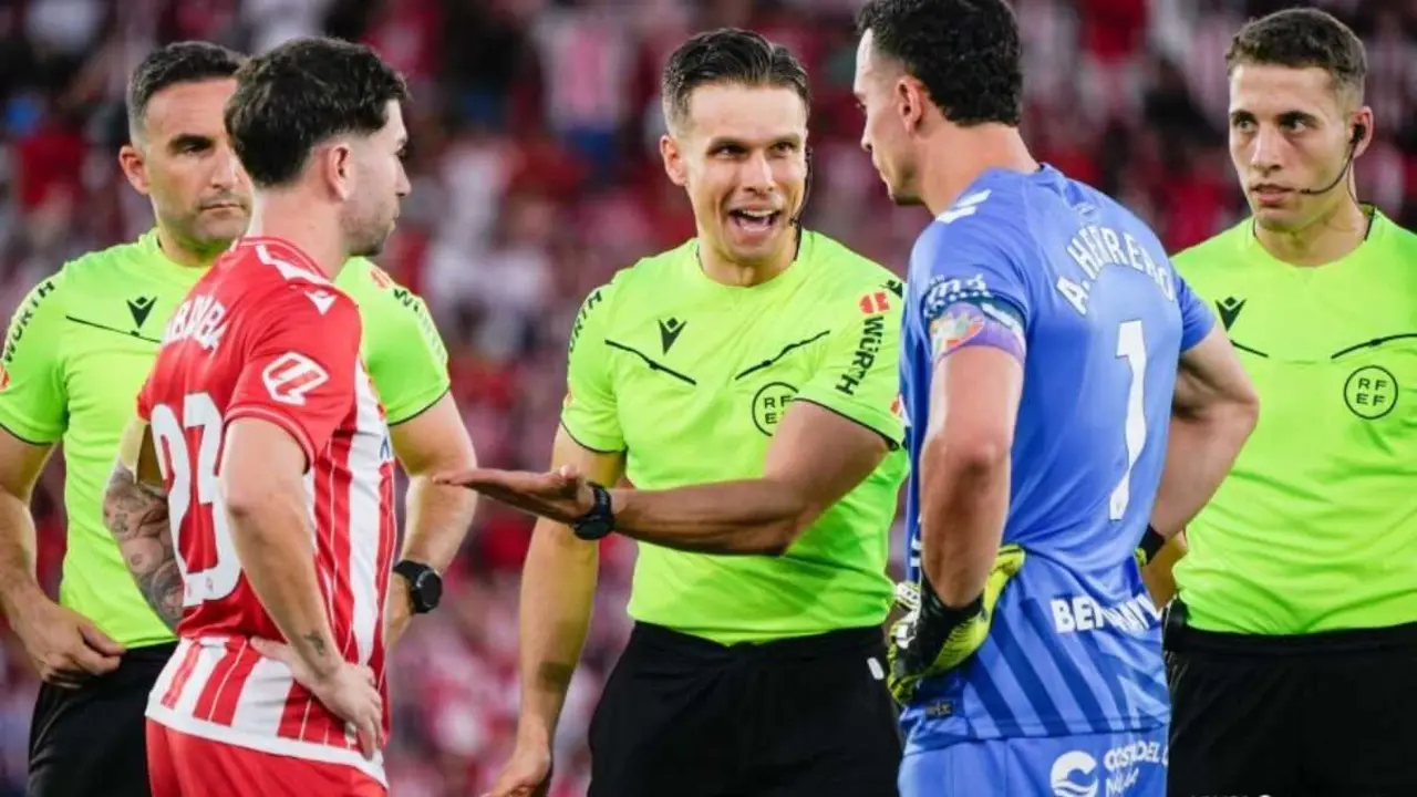 Carlos Mu&ntilde;iz Mu&ntilde;oz en la final por el ascenso entre Almer&iacute;a y M&aacute;laga / LaLiga