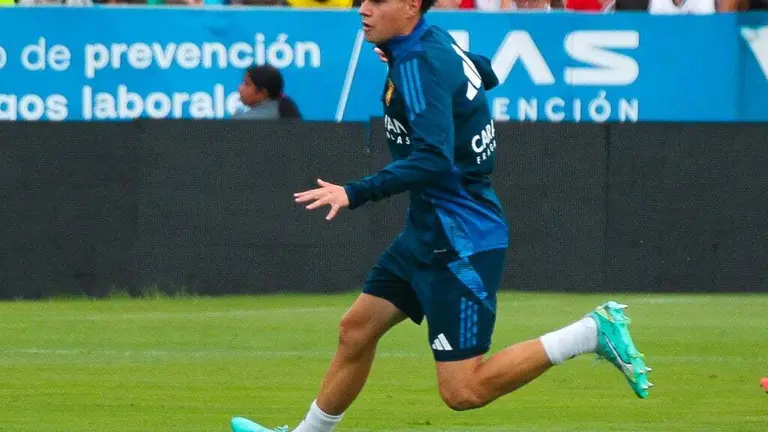Hugo Pinilla en el entrenamiento de puertas abiertas con el primer equipo | Foto: SportArag&oacute;n / Almudena Sope&ntilde;a (@petitealmu)