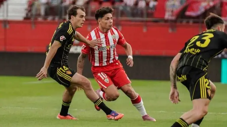 Francho Serrano durante el Almer&iacute;a-Real Zaragoza / LaLiga