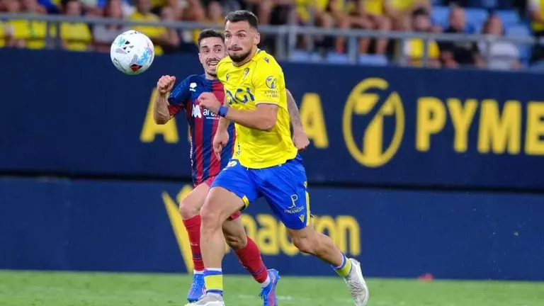 La jugada en la que el Huesca perdi&oacute; en C&aacute;diz /LaLiga
