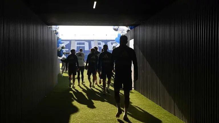 Jugadores del Real Zaragoza saliendo a un entrenamiento en el Ibercaja Estadio / Real Zaragoza