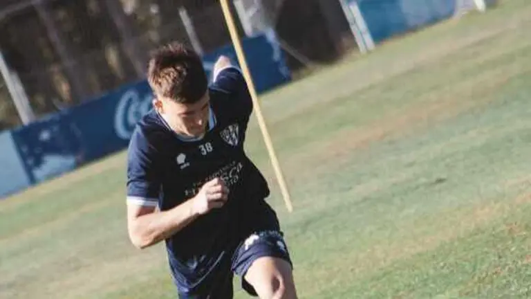 Gustavo Albarrac&iacute;n, en un entrenamiento / SD Huesca