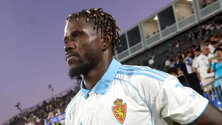 Paul Akouokou durante un partido con el Real Zaragoza / MARCOS CEBRI&Aacute;N
