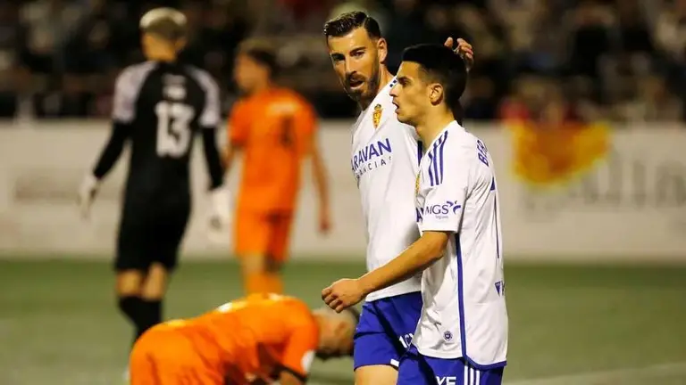 Sergio Bermejo y Sergi Enrich ante el Atzeneta / Real Zaragoza